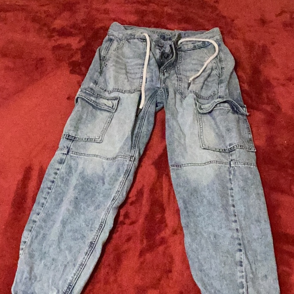 American Eagle jogger cargos:light wash